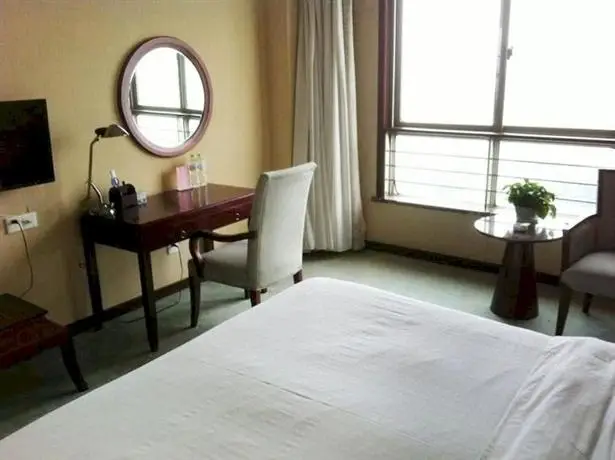 Jiulong Yuntian Hotel 