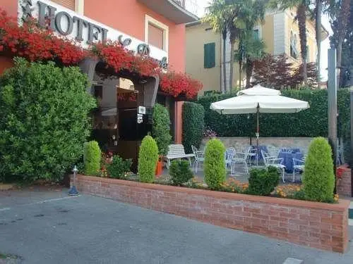 Hotel La Pergola Barga 