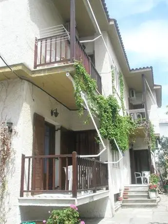 Arriba Apartments