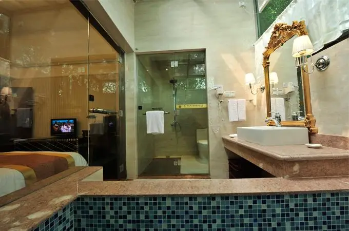 Ju Long Wan Hotspring Hotel 