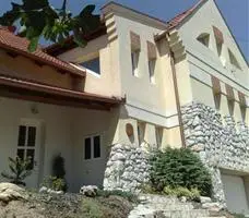 Marci Villa 