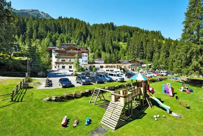 Habachklause Baby- und Kinderhotel Bauernhof Resort 