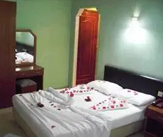 Rose Hotel 