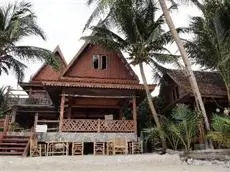 Baan Panburi Village At Yai Beach 