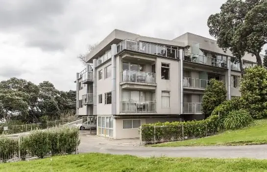 VR Takapuna