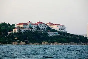 Dong Shan Hotel 