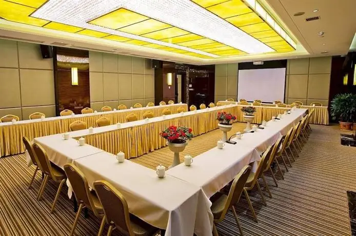 Yichang Golden Lion Hotel 