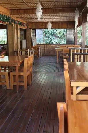 Bamboo House Beach Lodge & Restaurant 