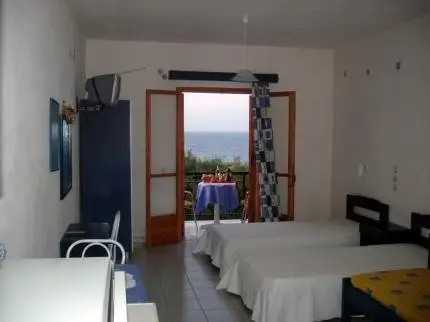 Kavos Psarou Studios & Apartments 