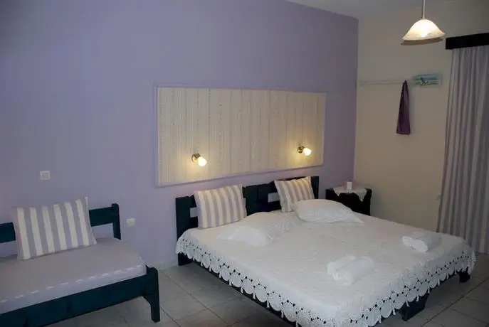 Kavos Psarou Studios & Apartments 