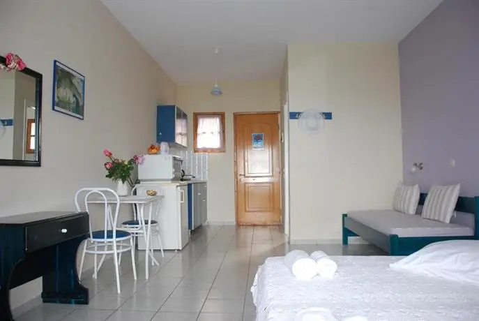 Kavos Psarou Studios & Apartments 