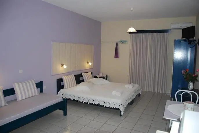 Kavos Psarou Studios & Apartments 