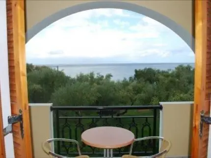 Kavos Psarou Studios & Apartments 