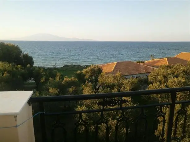 Kavos Psarou Studios & Apartments 