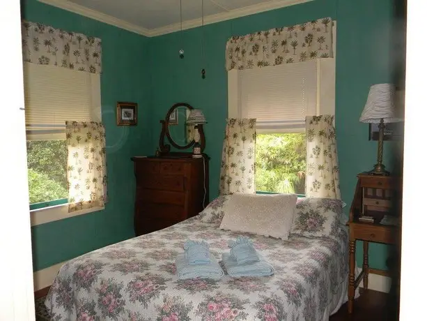 Maureen's Bed and Breakfast 