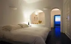 White Santorini Suites & Spa 