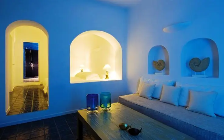 White Santorini Suites & Spa 