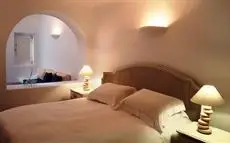 White Santorini Suites & Spa 