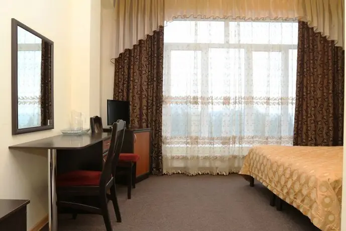 Kavkaz Hotel 