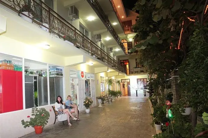 Uyut Hotel 