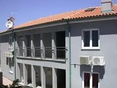 Vis a Vis Apartments 