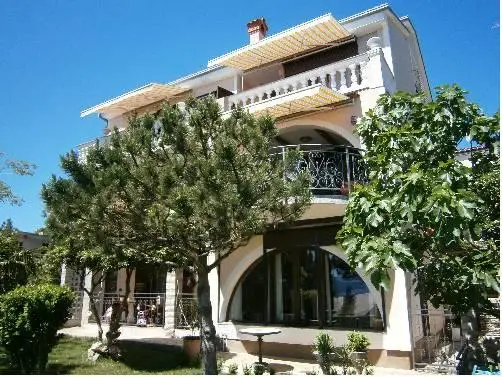 Apartments Villa Vera Novi Vinodolski 