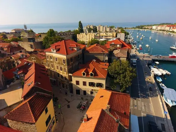 Inn by the River Omis