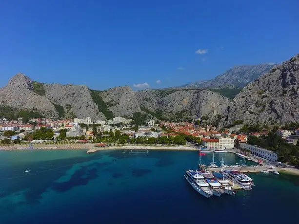 Inn by the River Omis 