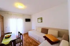 Apartments Zdjelar 