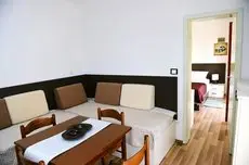 Apartments Zdjelar 