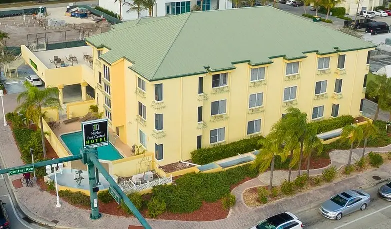 Naples Park Central Hotel