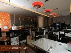 Crown Garden Hotel 