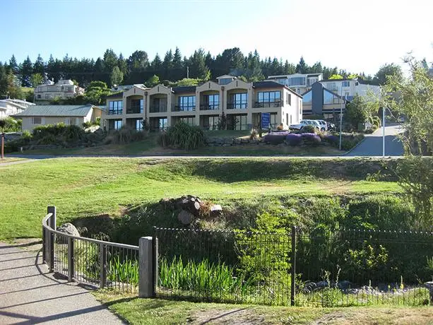 The Moorings Motel and Apartments 