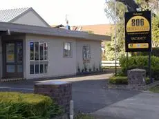 806 Motor Lodge 