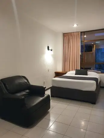 Estanza Hotel & Suites 