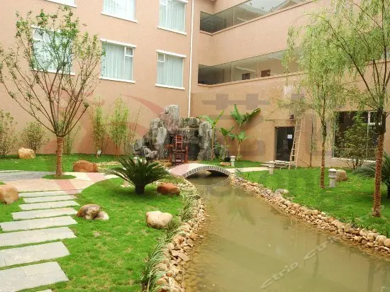 Grand Waterfall Hotel 