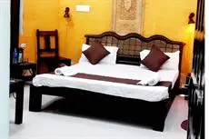 Oyo 9933 Hotel Meera Mahal 