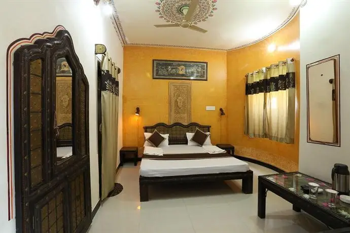 Oyo 9933 Hotel Meera Mahal 