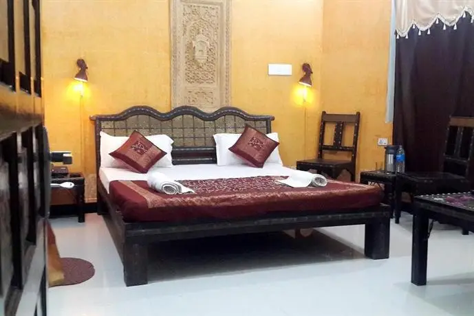 Oyo 9933 Hotel Meera Mahal 