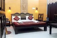 Oyo 9933 Hotel Meera Mahal 