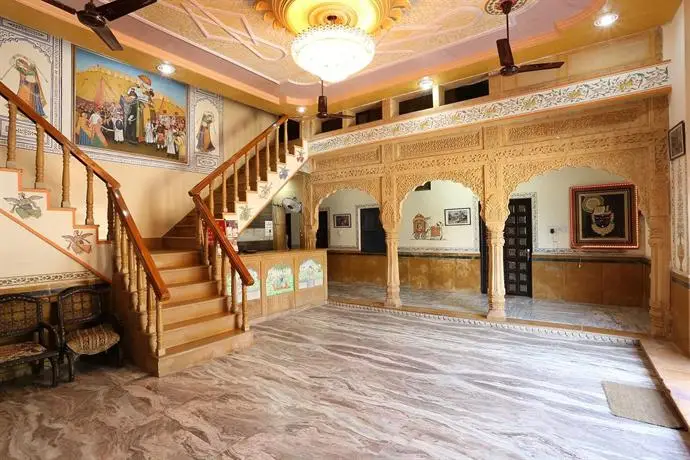 Oyo 9933 Hotel Meera Mahal 