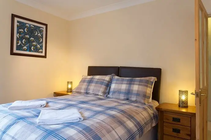 Poplar House Serviced Apartments 