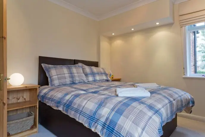 Poplar House Serviced Apartments 