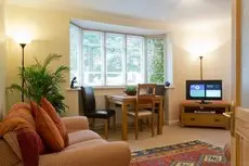 Poplar House Serviced Apartments 