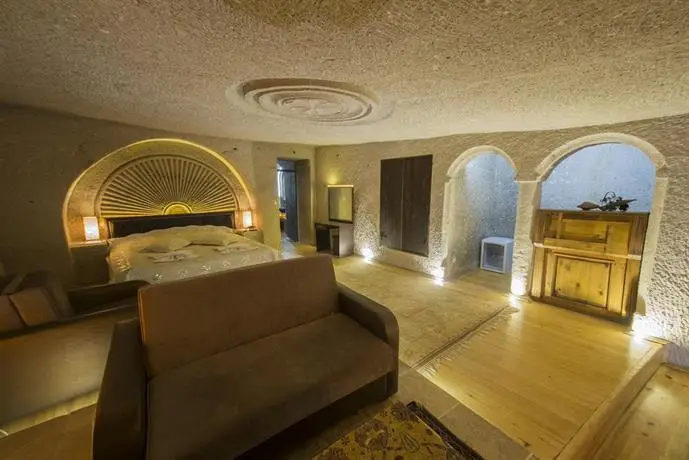 Roma Cave Suite 