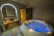 Roma Cave Suite 