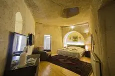 Roma Cave Suite 