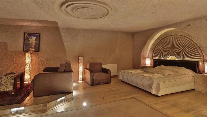 Roma Cave Suite 