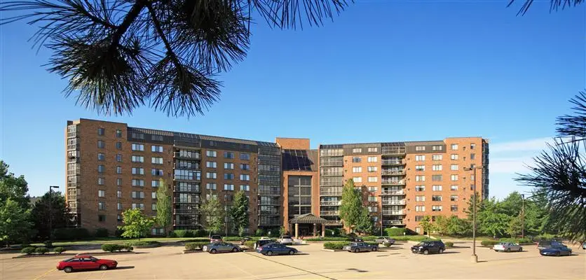 Four Seasons Beachwood Apartments