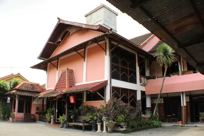 Ananda Hotel 